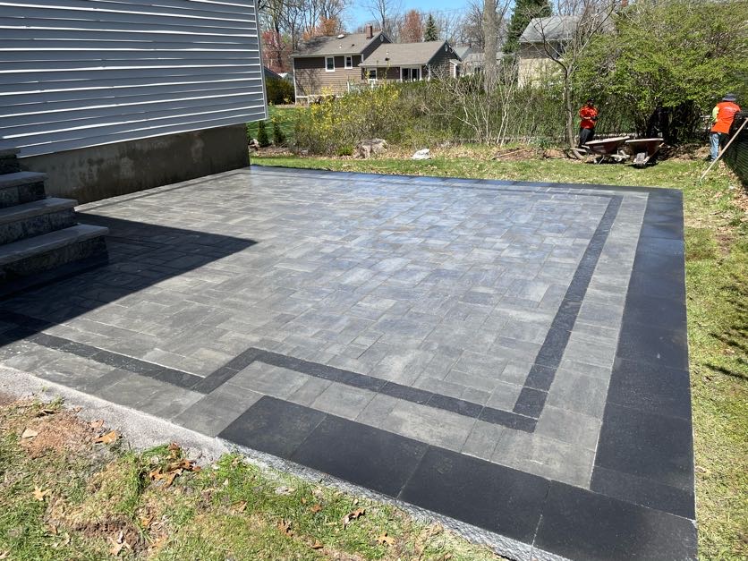 New paver patio with dark border and masonry steps installed at a home in Cedar Grove, Essex County, NJ, by Masonry Pro Construction.