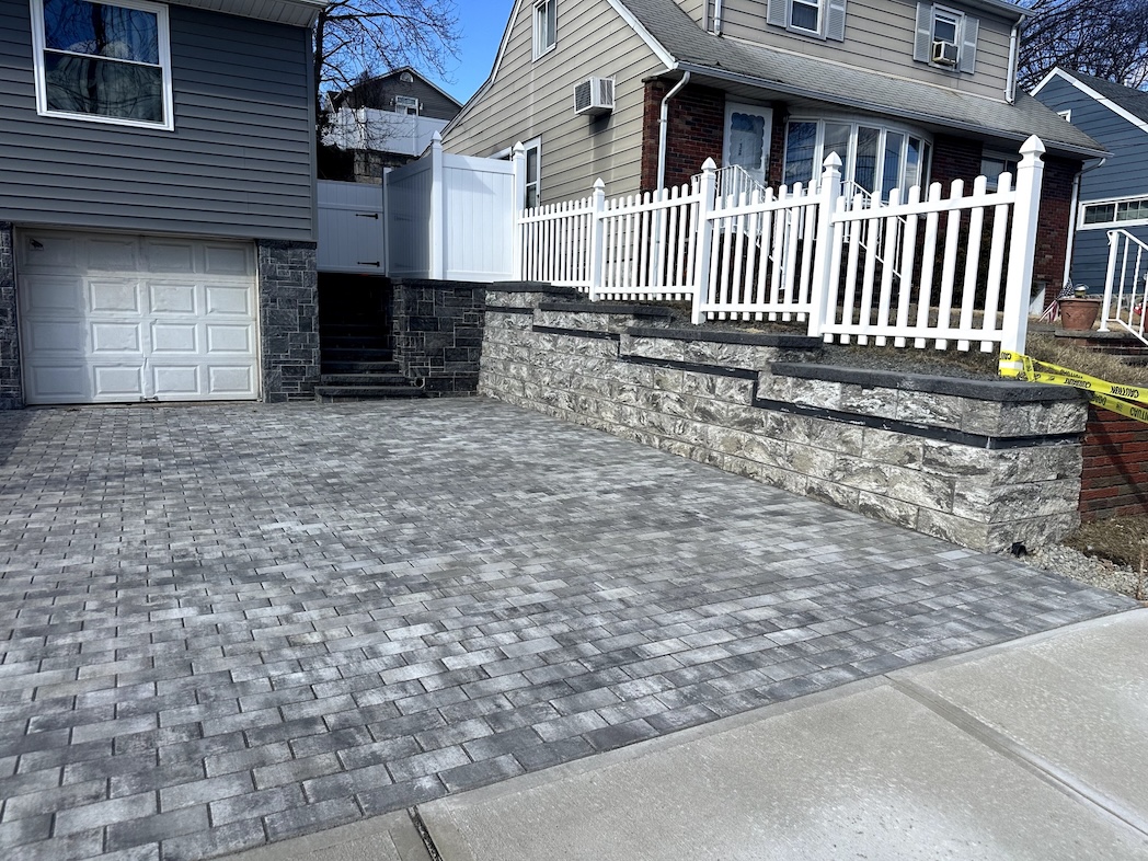 Finished paver patio at a residential home in Totowa, Passaic County, NJ, by Masonry Pro Construction.