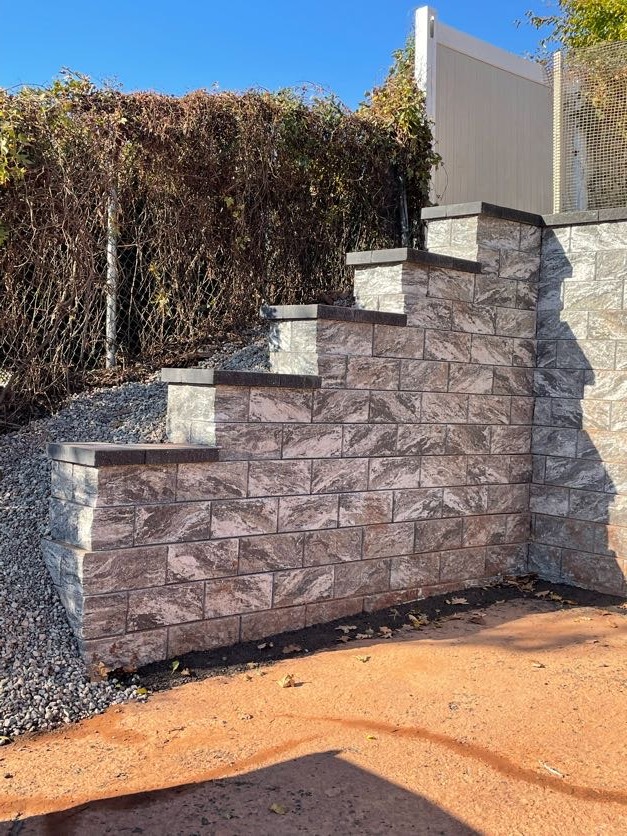 New retaining wall in Hackensack, Bergen County, New Jersey, 07601 by Masonry Pro Construction.