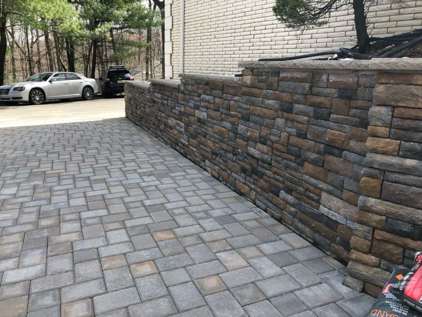 Stone retaining wall repair in Franklin Lakes, Bergen County, New Jersey with pavers
