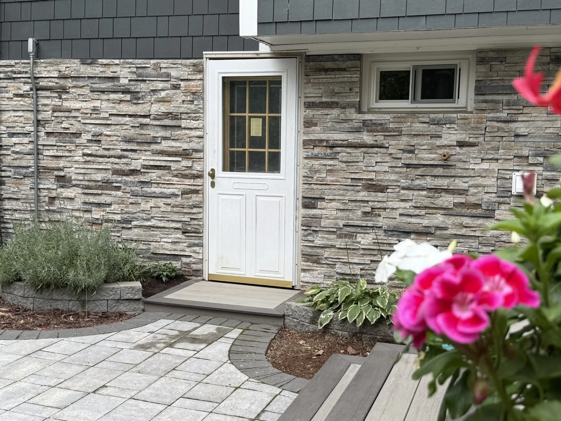 Completed stone masonry installation on a home exterior in Oakland, Bergen County, NJ, by Masonry Pro Construction.